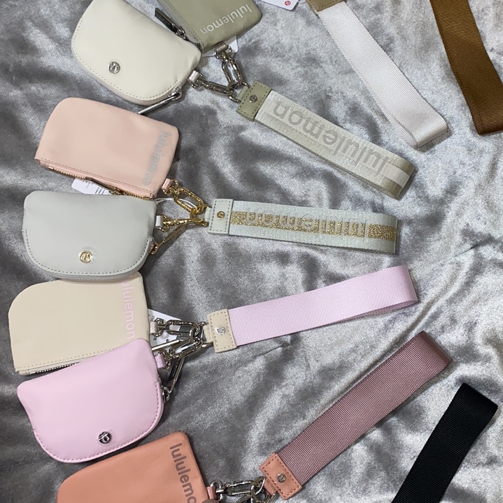 LULULEMON DUAL POUCH WRISTLET - Picture 13 of 17